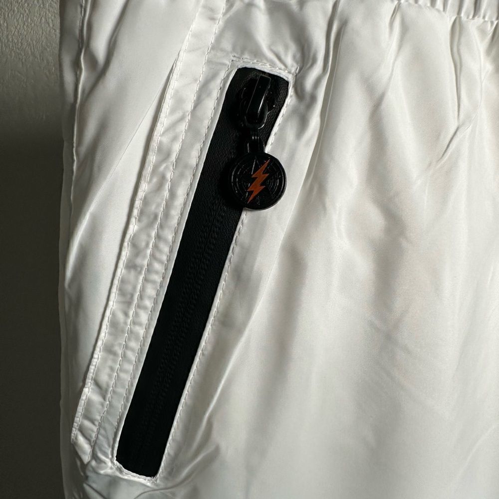 NWT Born Fly Men’s White Joggers With Patches Respected - Size XL - Picture 9 of 11